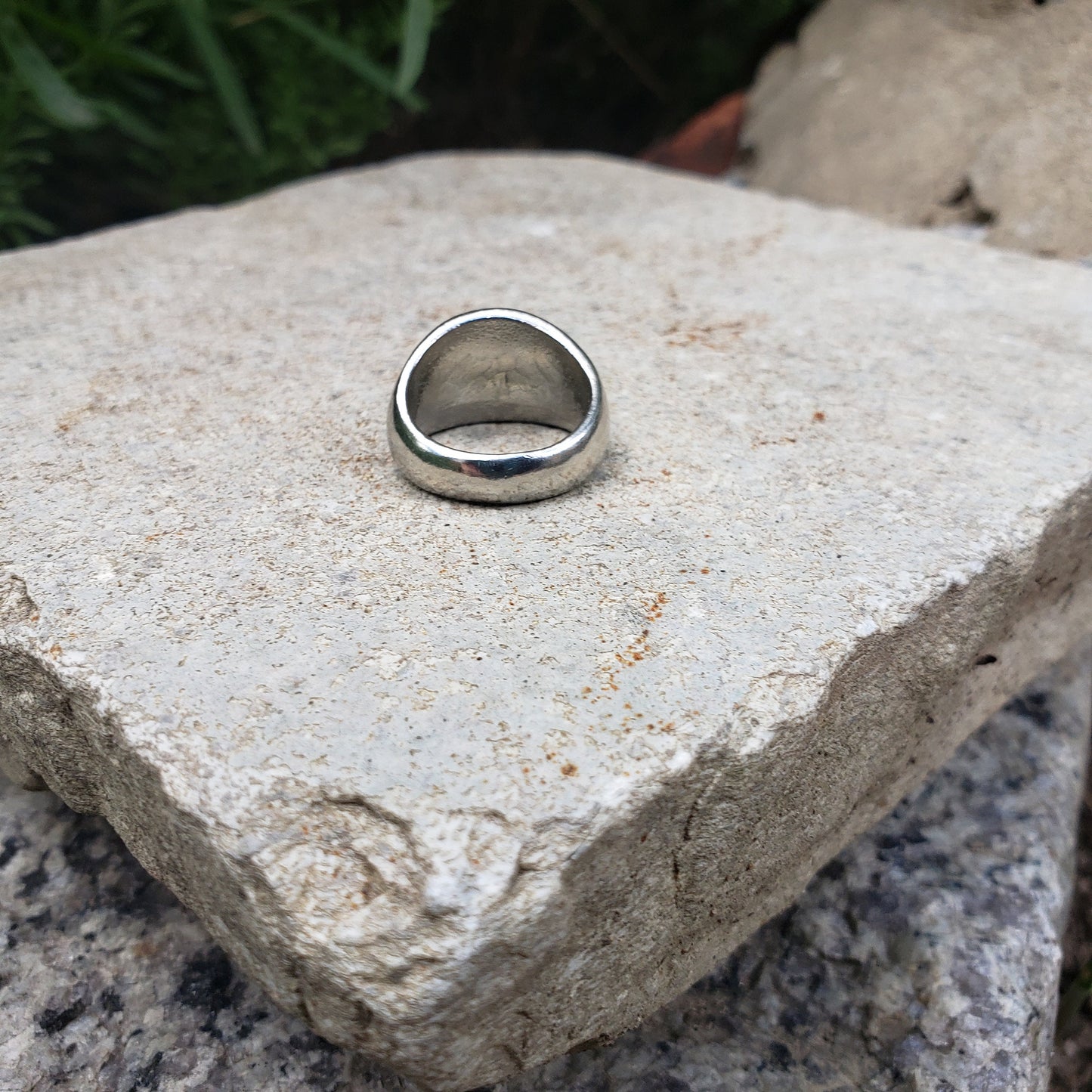 Butt trumpet wax seal signet ring
