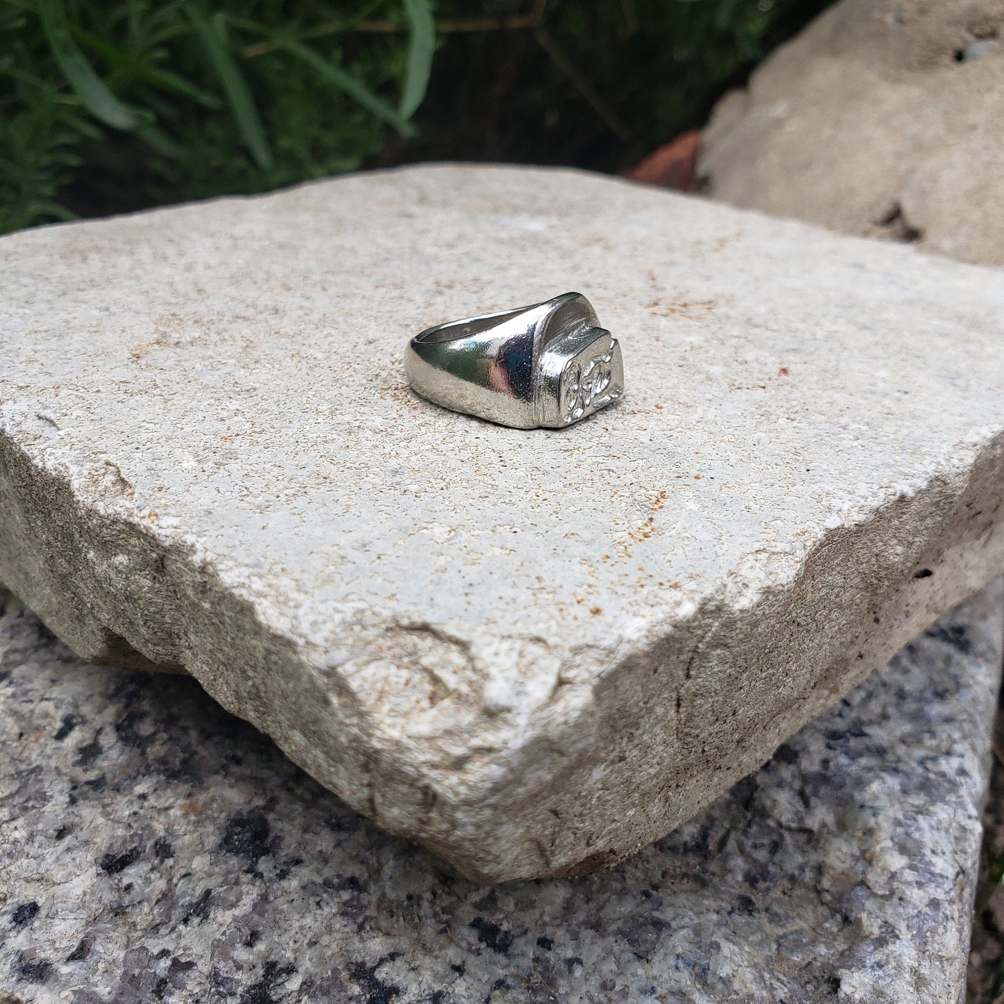 Butt trumpet wax seal signet ring