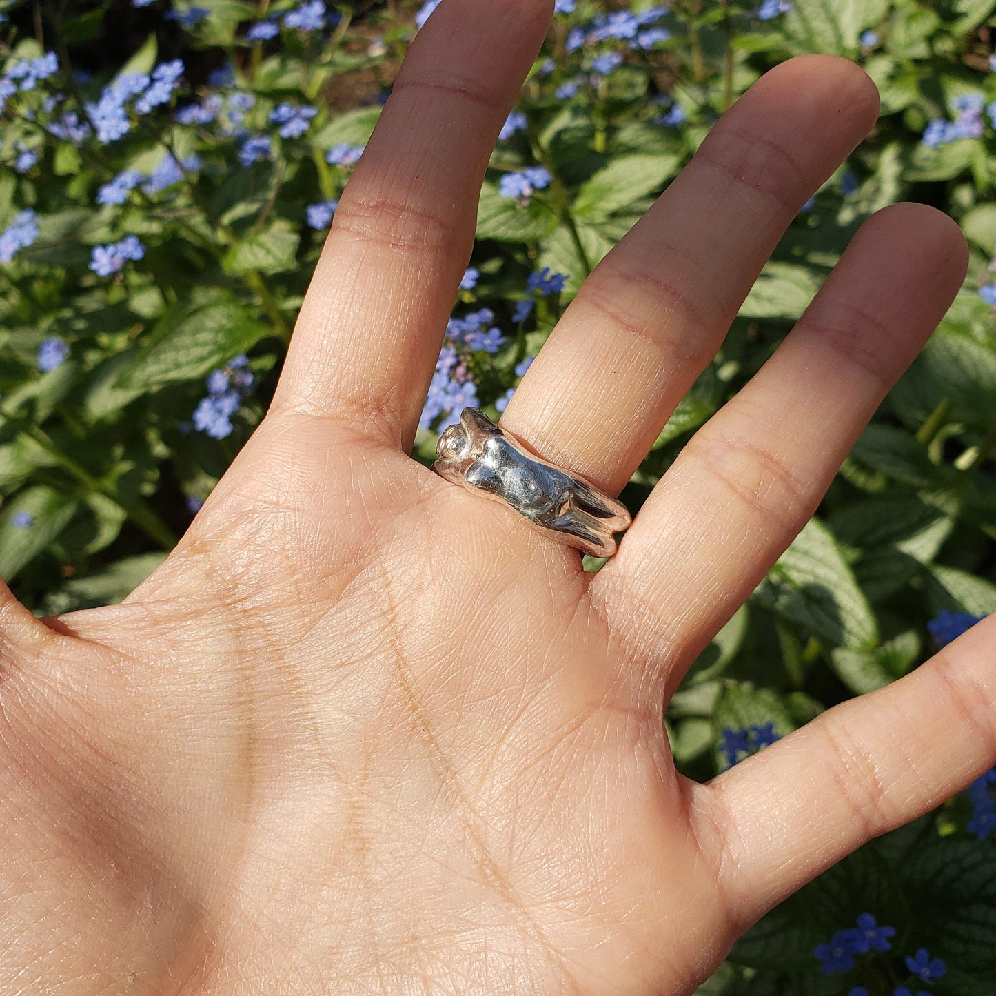 Blue star sapphire back bend ring