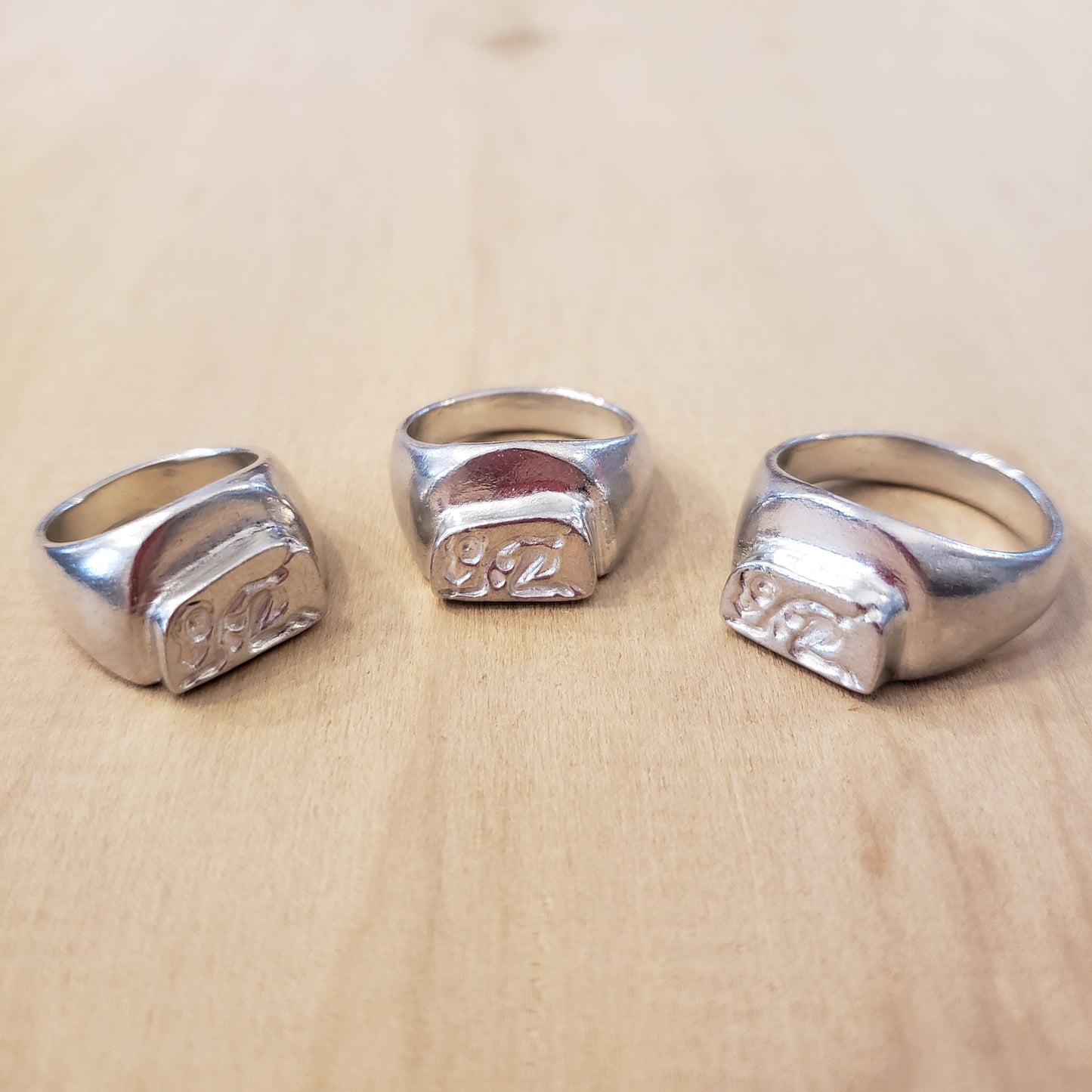 Butt trumpet wax seal signet ring