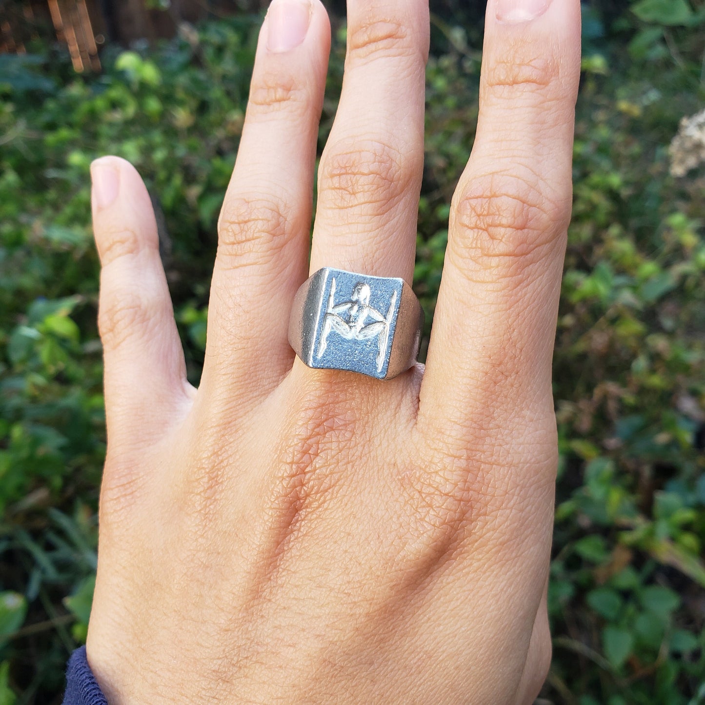 Body letter "H" squat wax seal signet ring