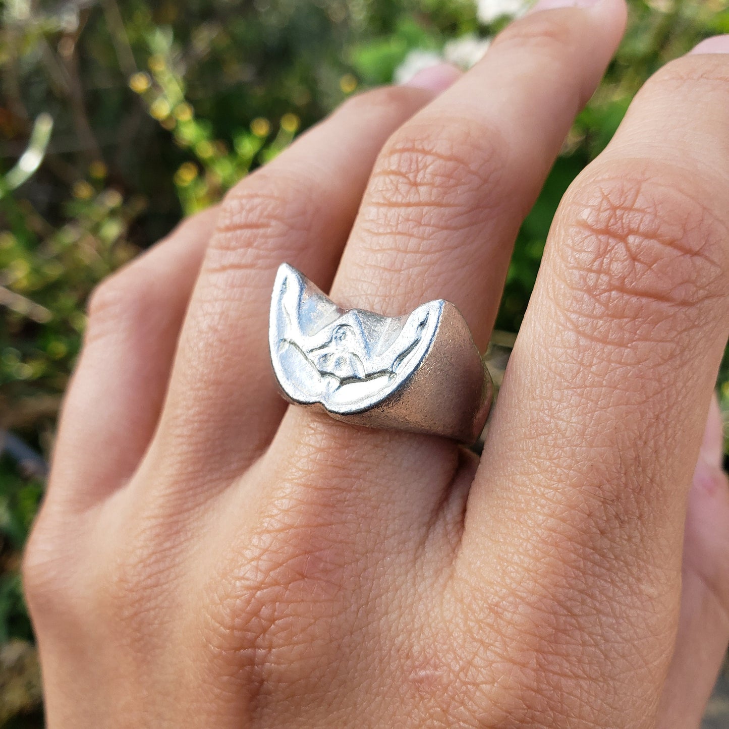 Body letter "W" wax seal signet ring