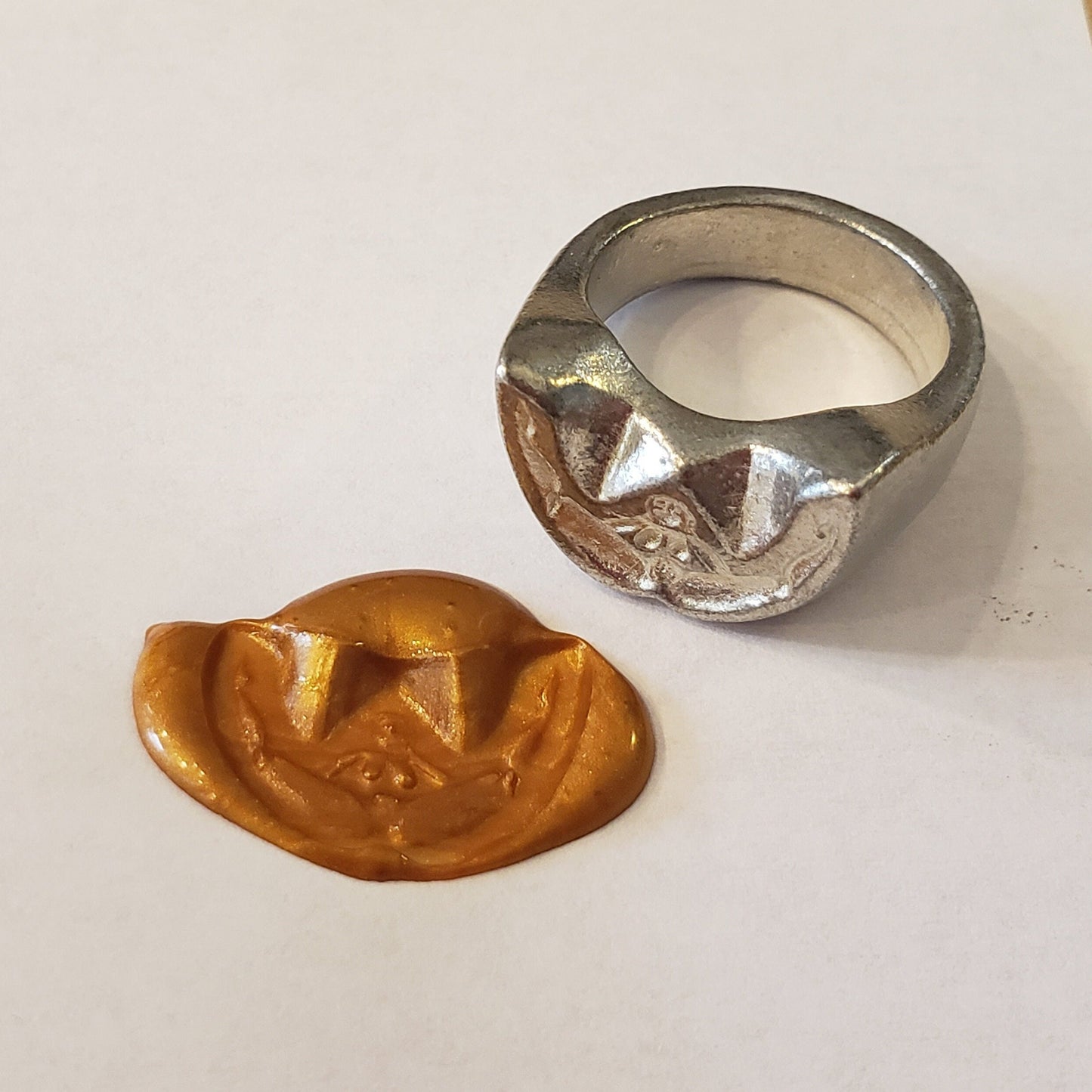 Body letter "W" wax seal signet ring