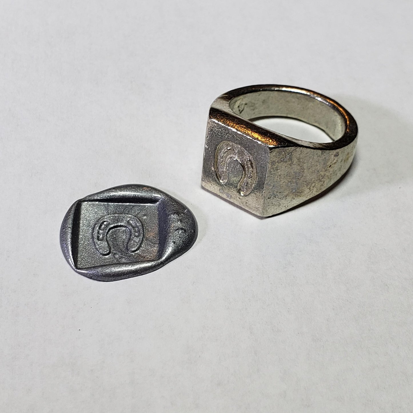 Horseshoe wax seal signet ring