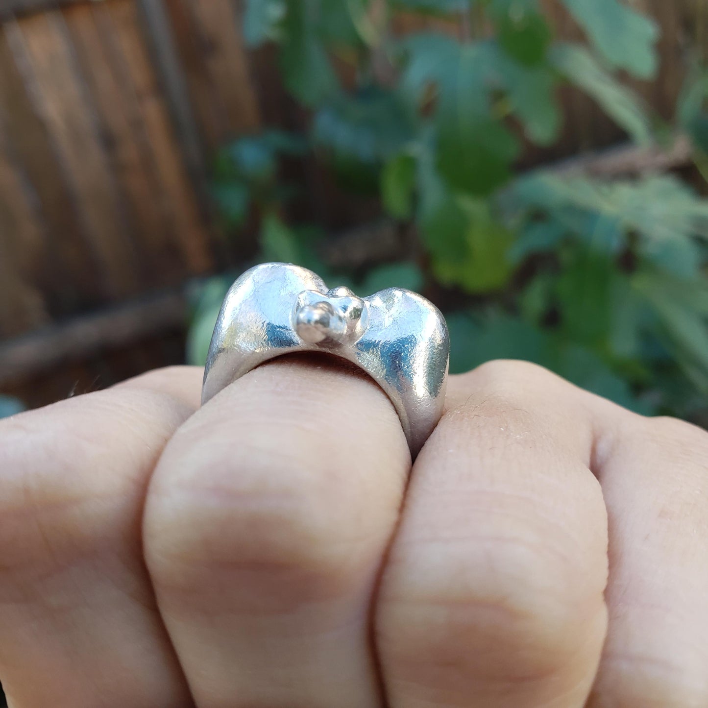 Man butt ring