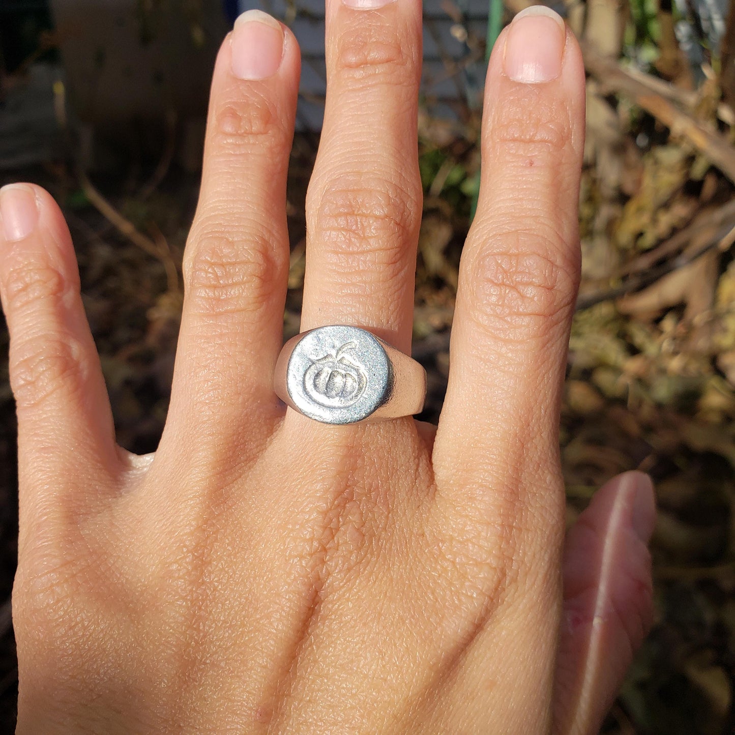 Mangosteen wax seal signet ring