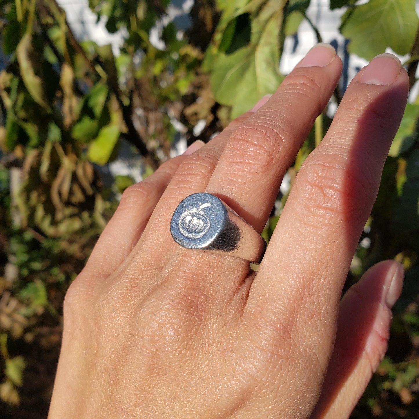 Mangosteen wax seal signet ring