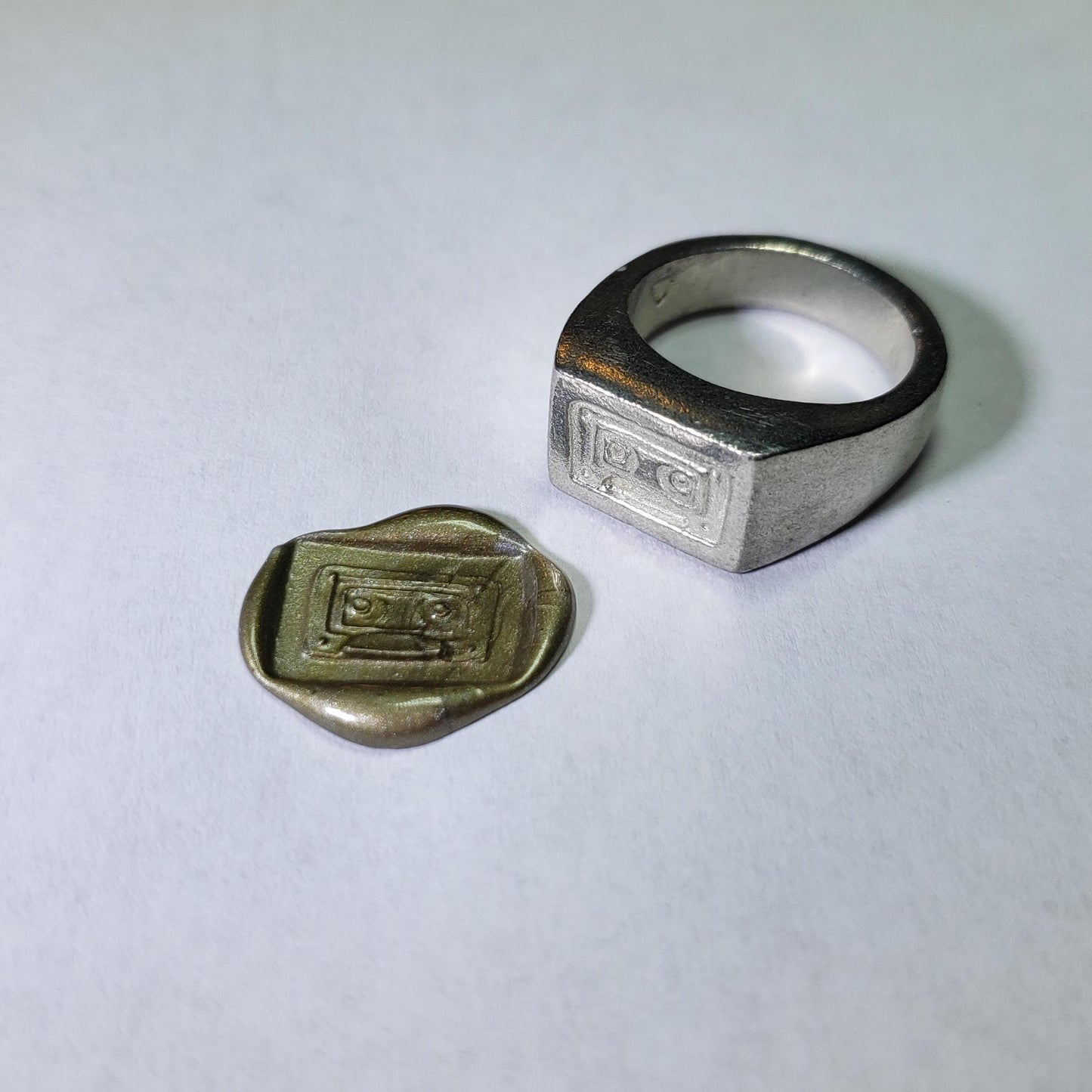 Casette wax seal signet ring