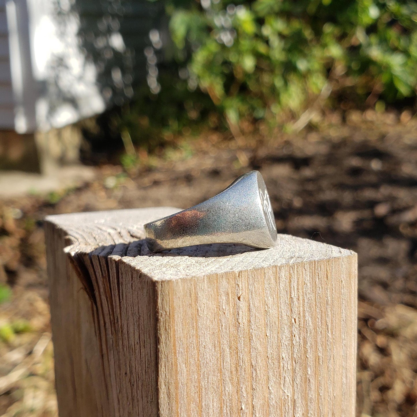 String bow wax seal signet ring
