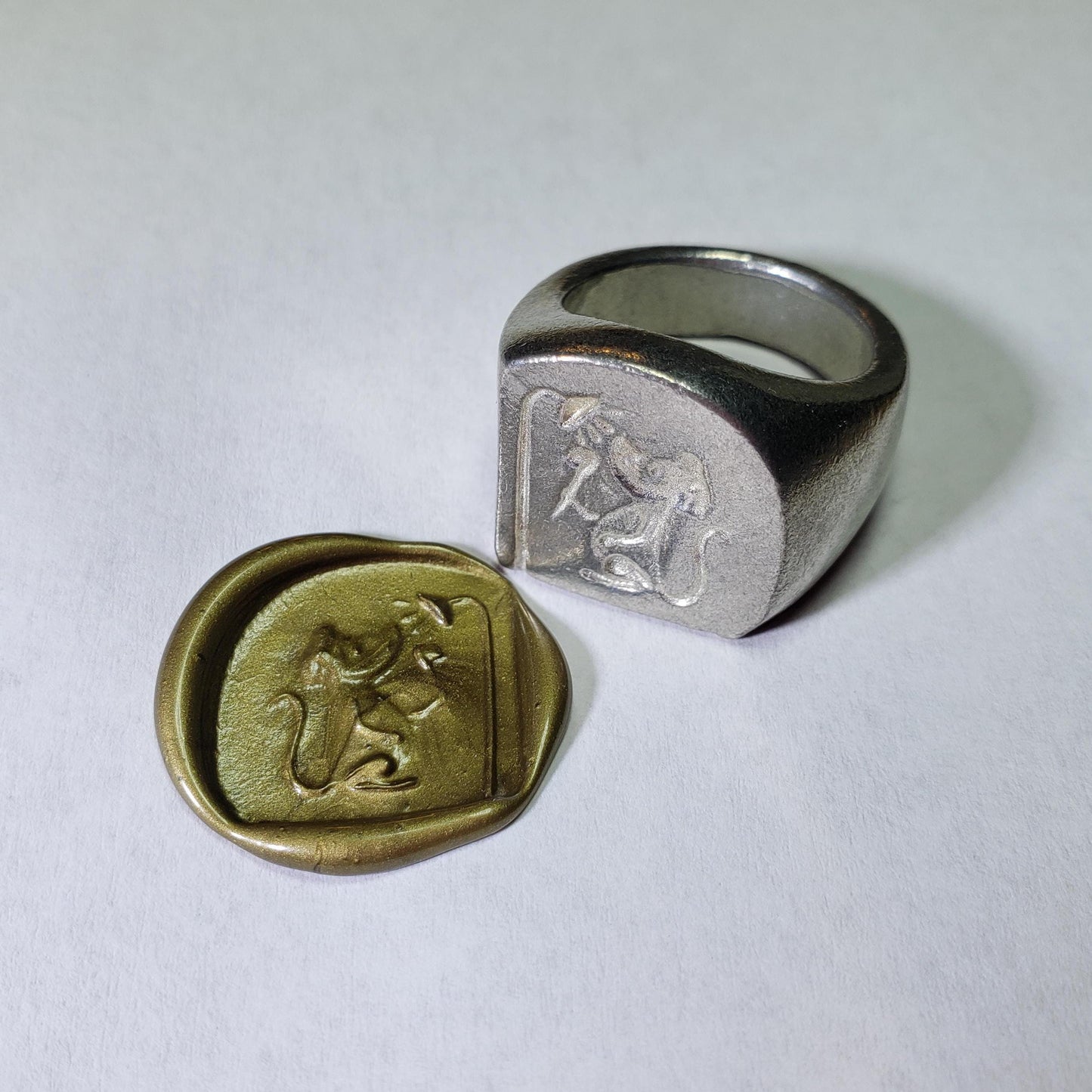 Shower mouse wax seal signet ring
