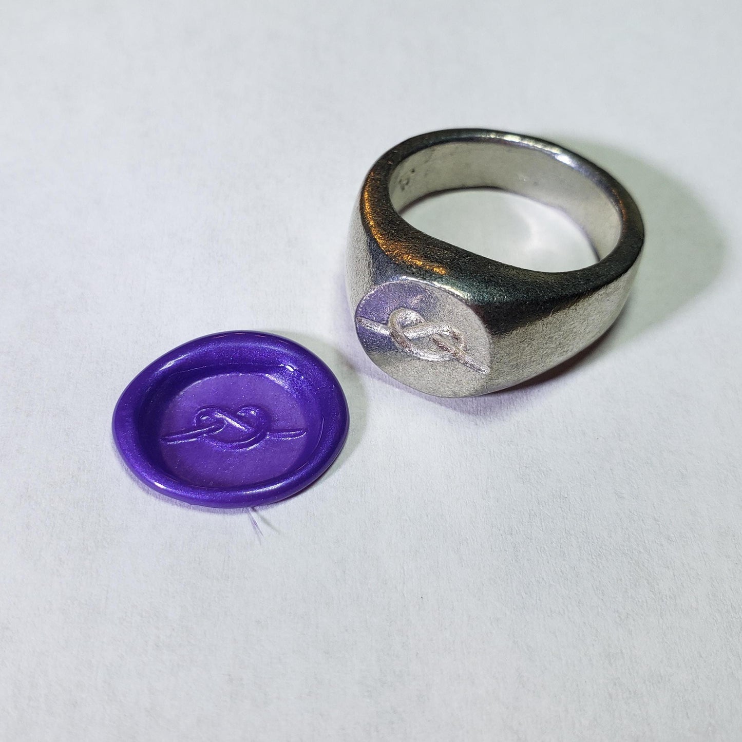 Overhand knot wax seal signet ring