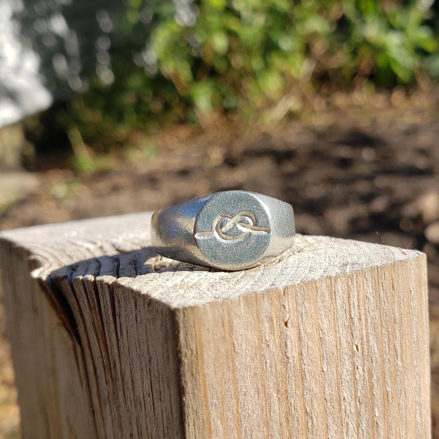 Overhand knot wax seal signet ring