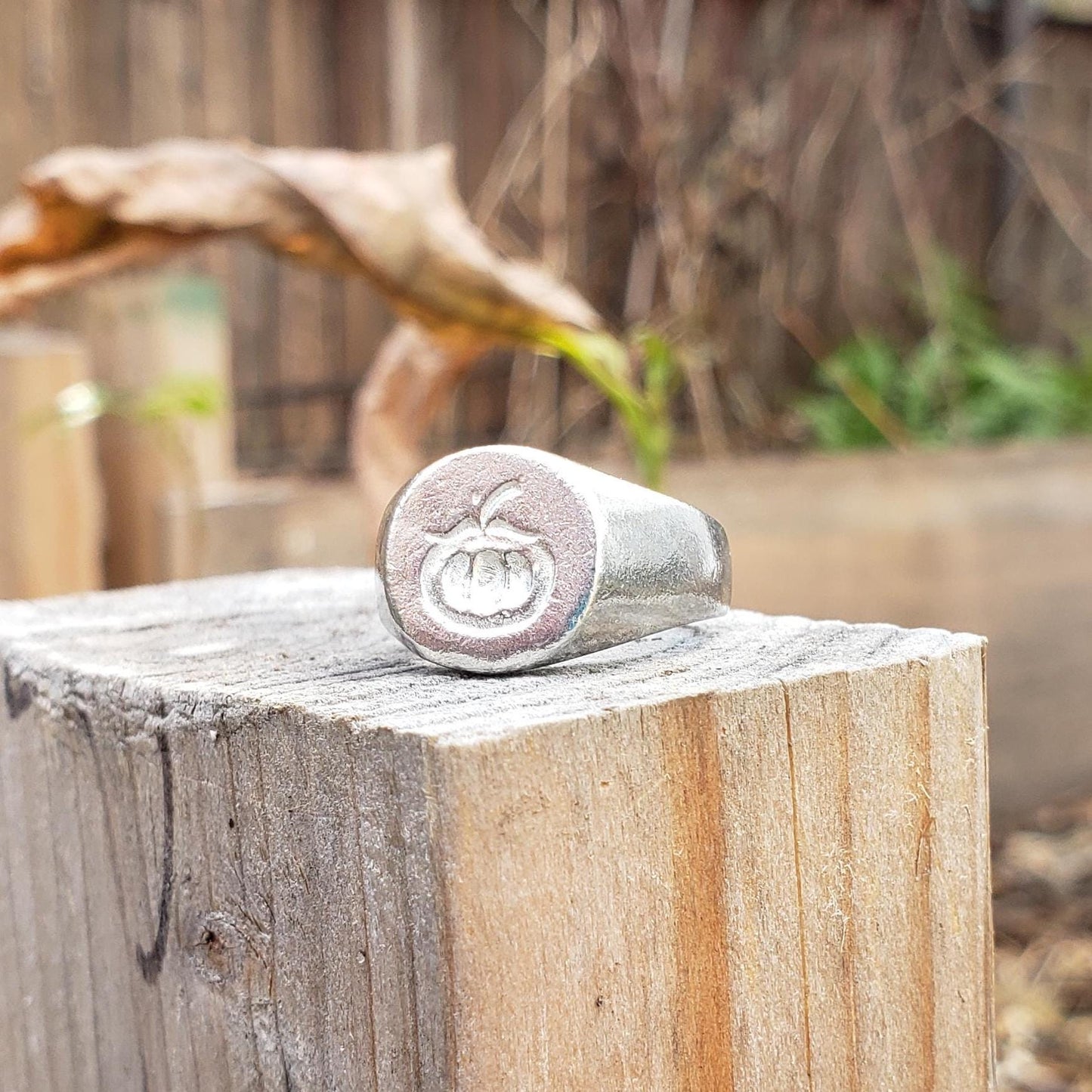 Mangosteen wax seal signet ring