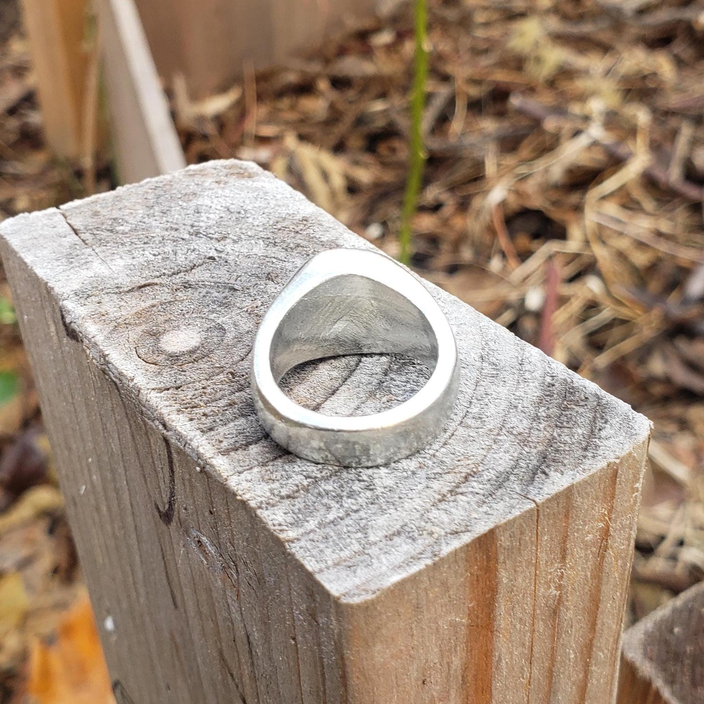 Mangosteen wax seal signet ring