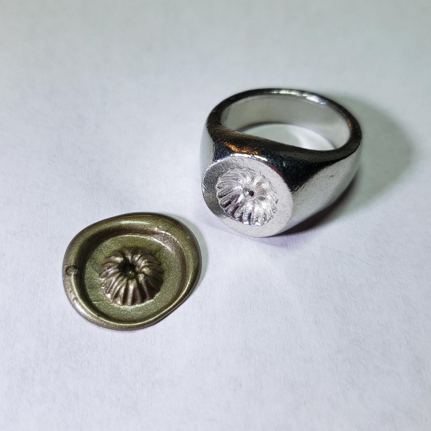 Ring cake wax seal signet ring