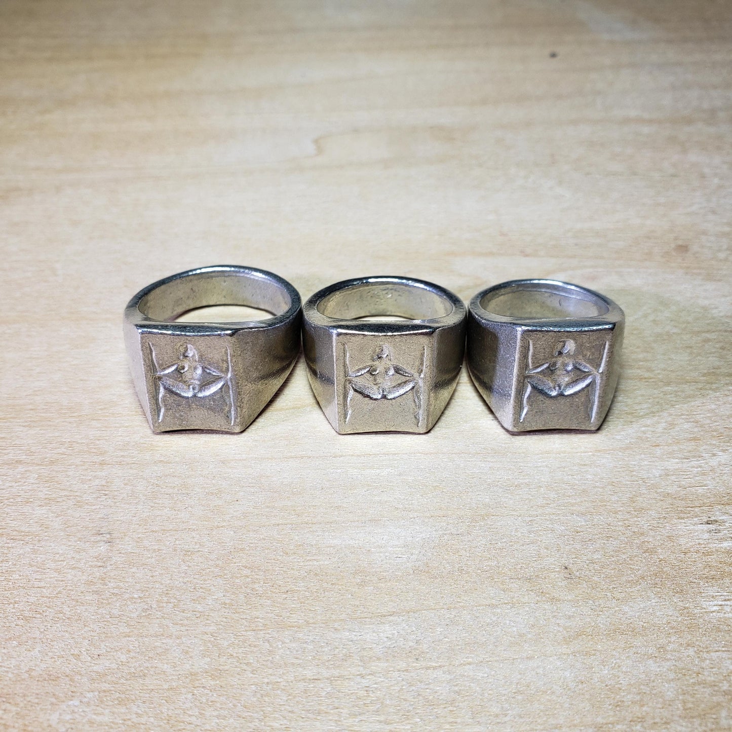 Body letter "H" squat wax seal signet ring