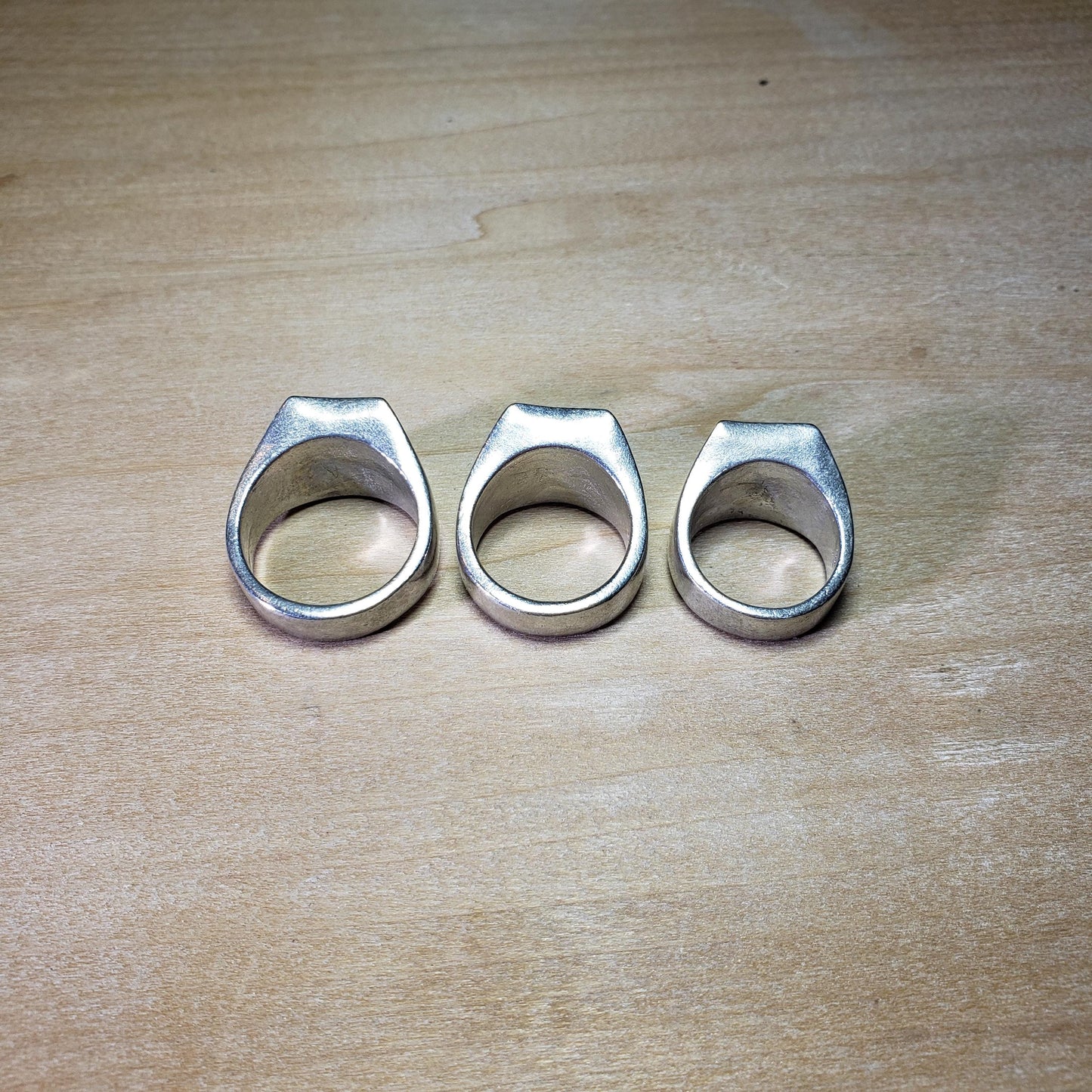 Body letter "H" squat wax seal signet ring