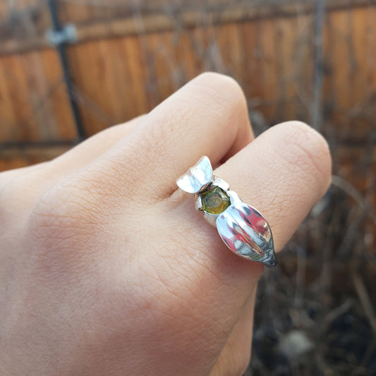 Reverse intaglio Skull green mali garnet ring