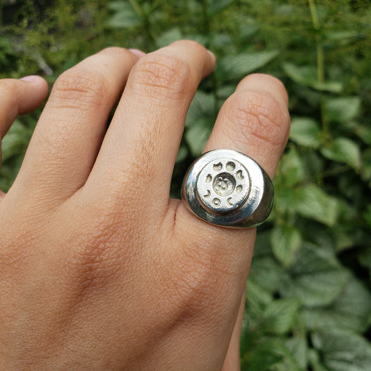 Lunar cycle signet ring