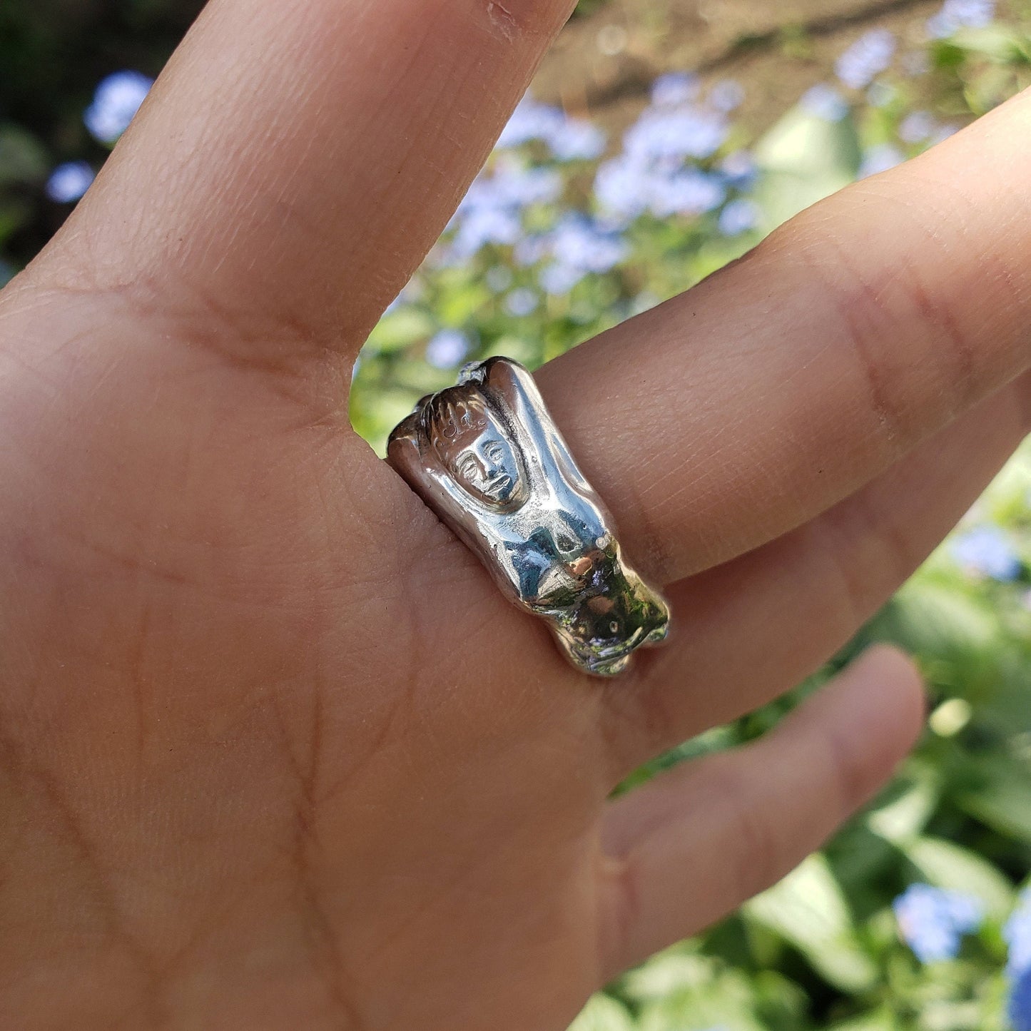 Blue star sapphire back bend ring