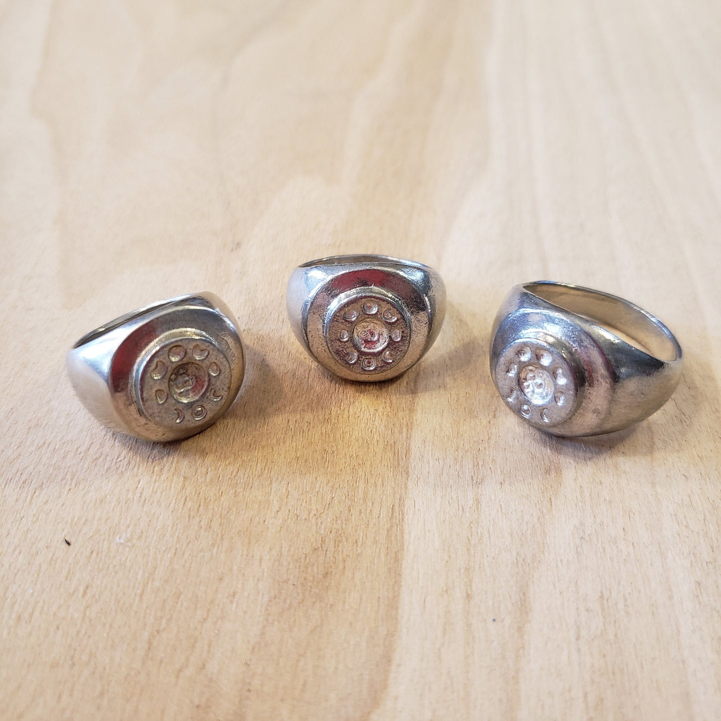 Lunar cycle signet ring
