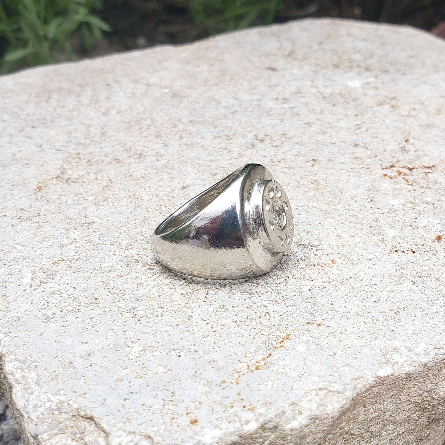 Lunar cycle signet ring