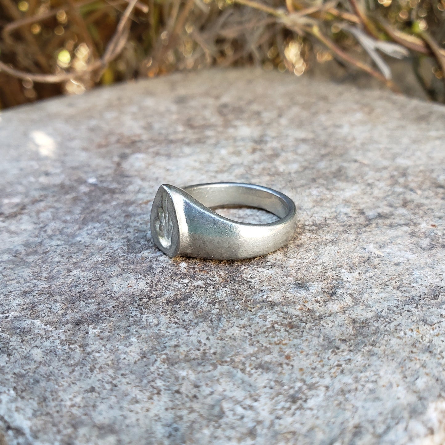 Middle finger wax seal signet ring