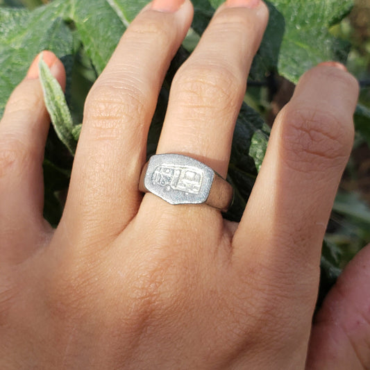 Bus wax seal signet ring