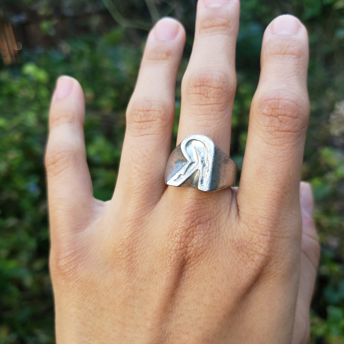 Body letter "R" bending wax seal signet ring