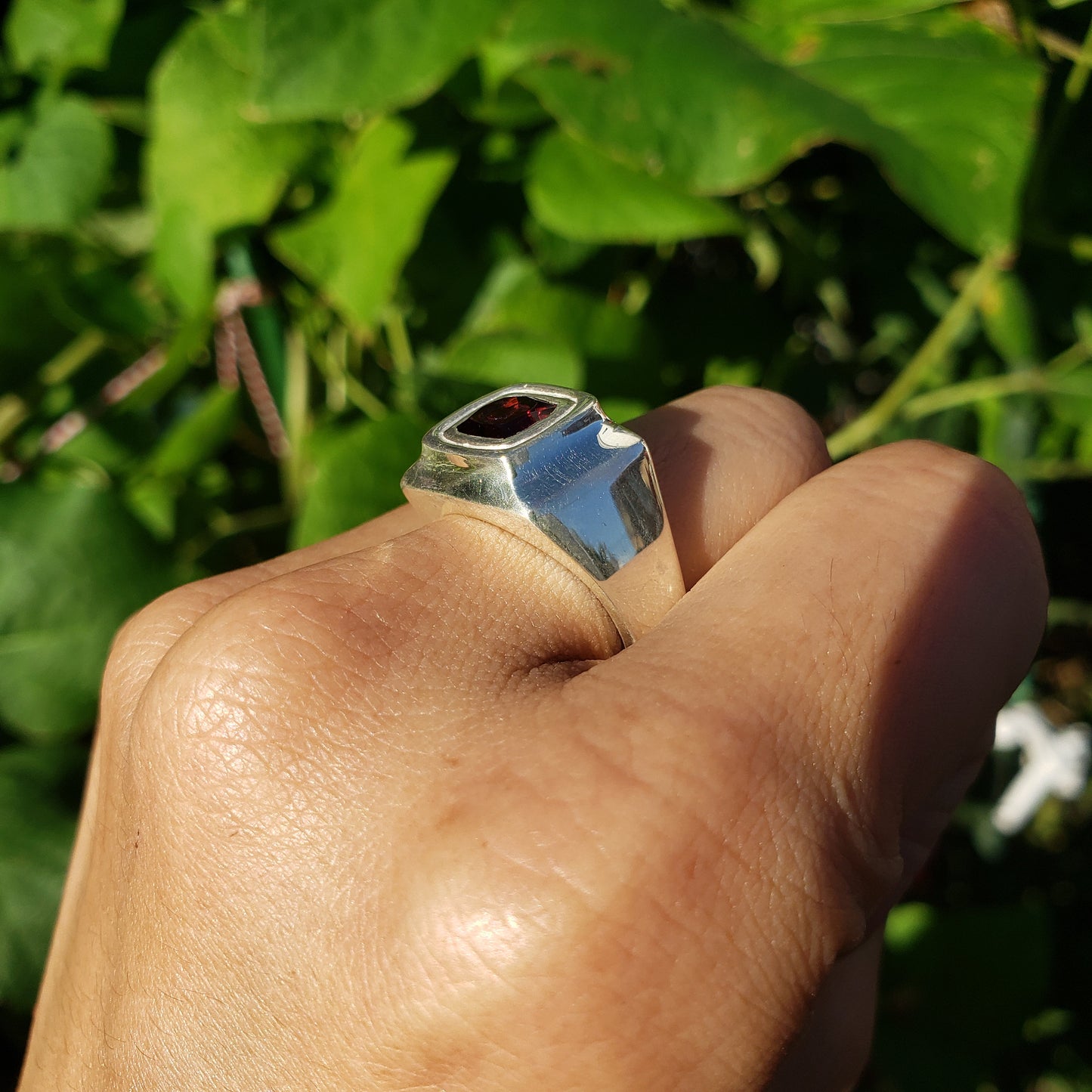 Pyrope ohm silver ring