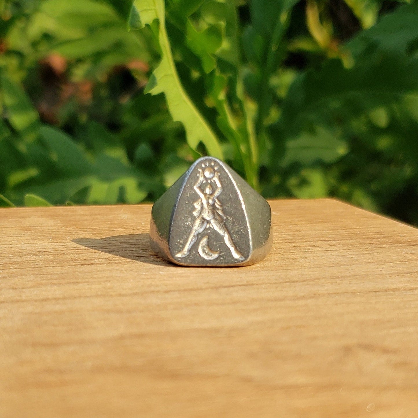 Raising sun wax seal signet ring