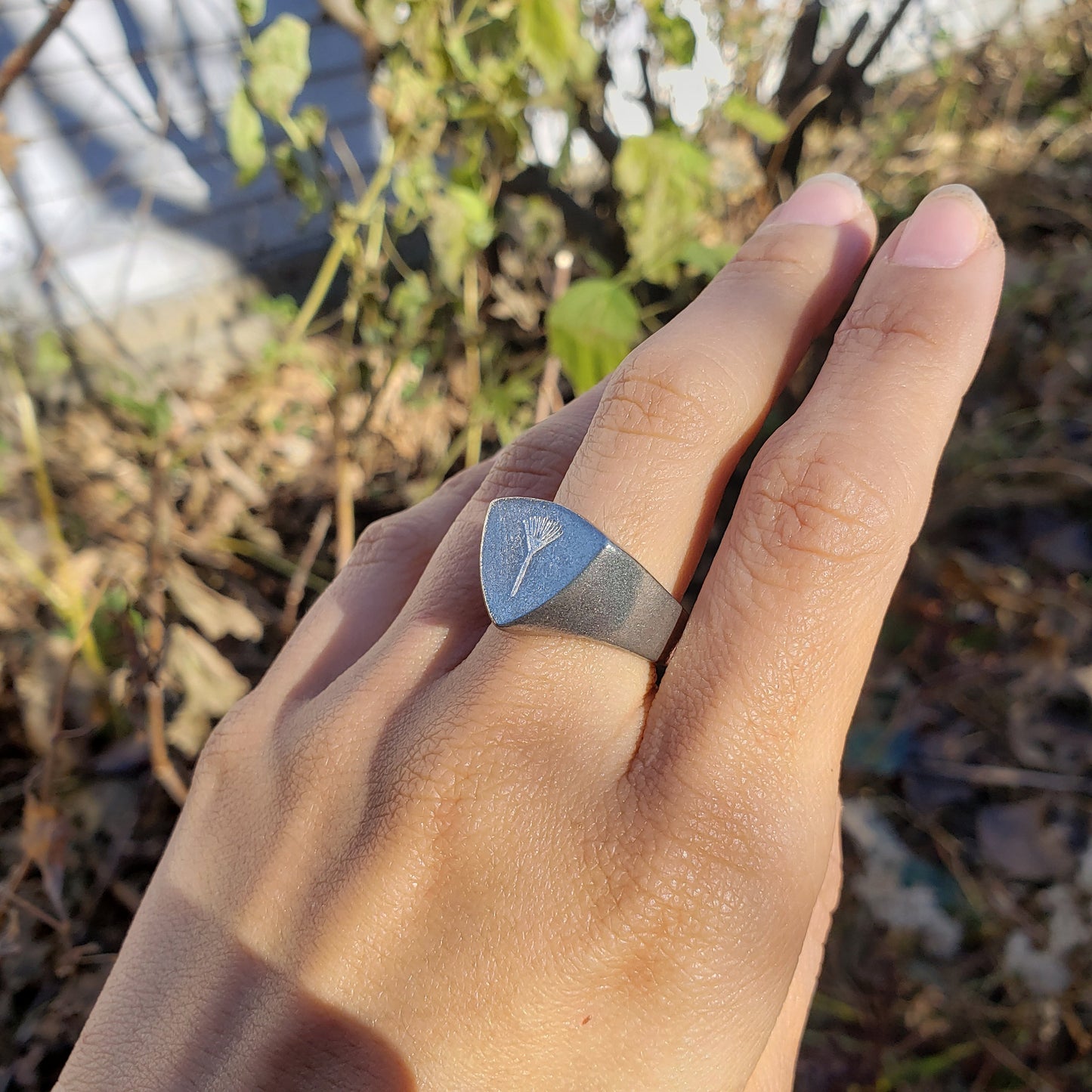 Rake wax seal signet ring