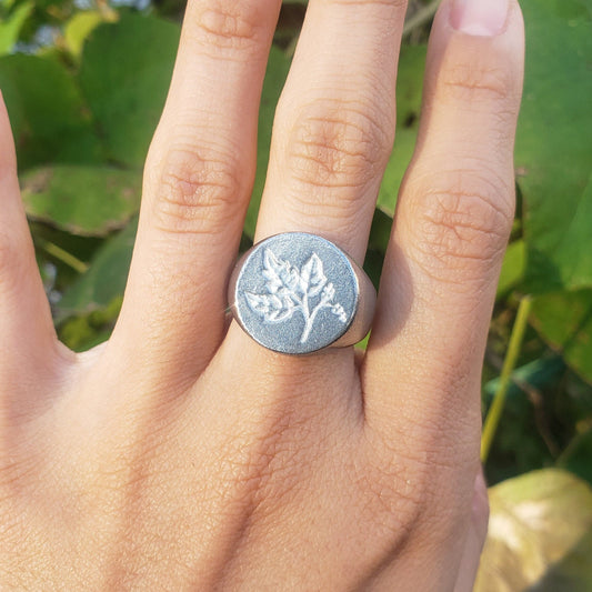 Poison ivy wax seal signet ring