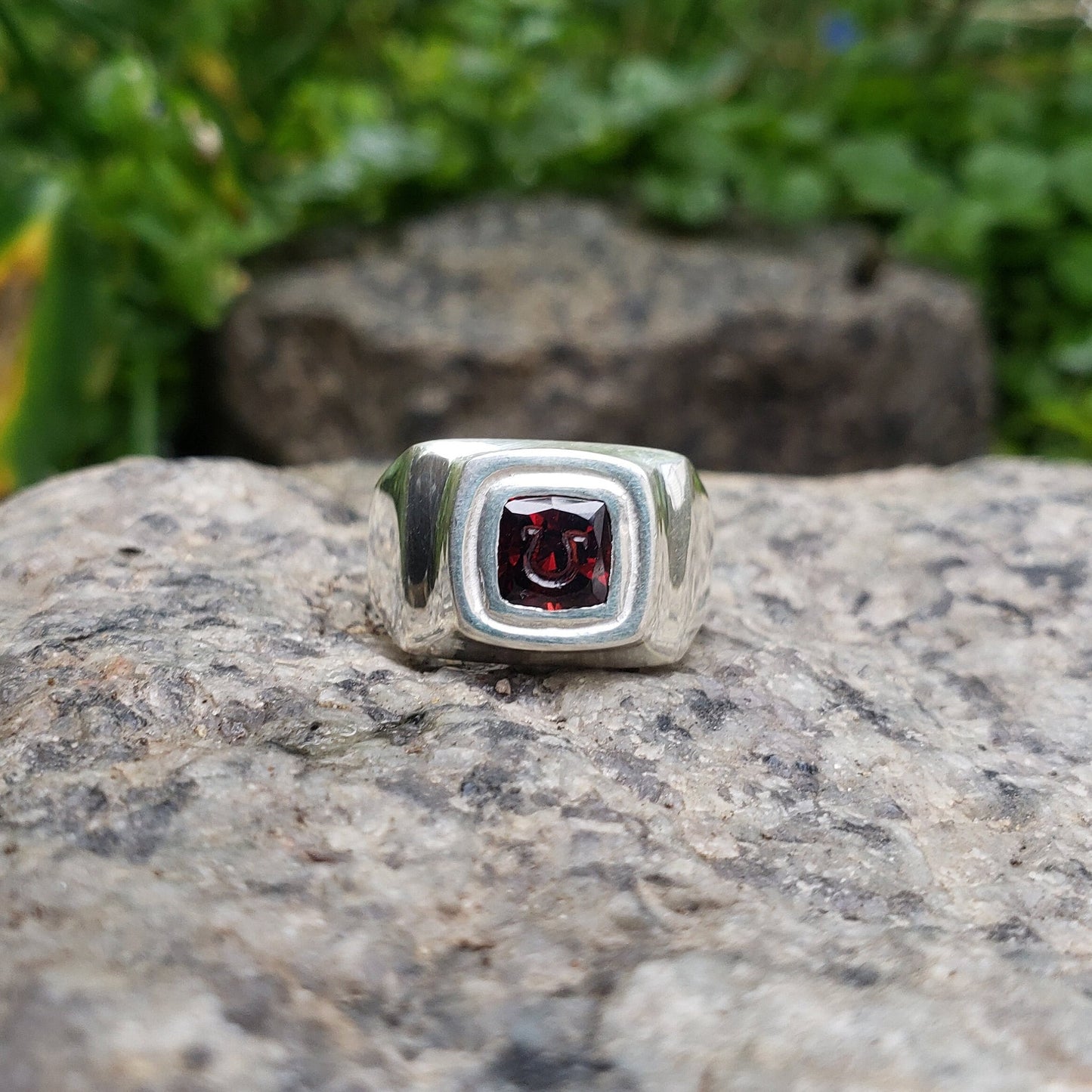 Pyrope ohm silver ring