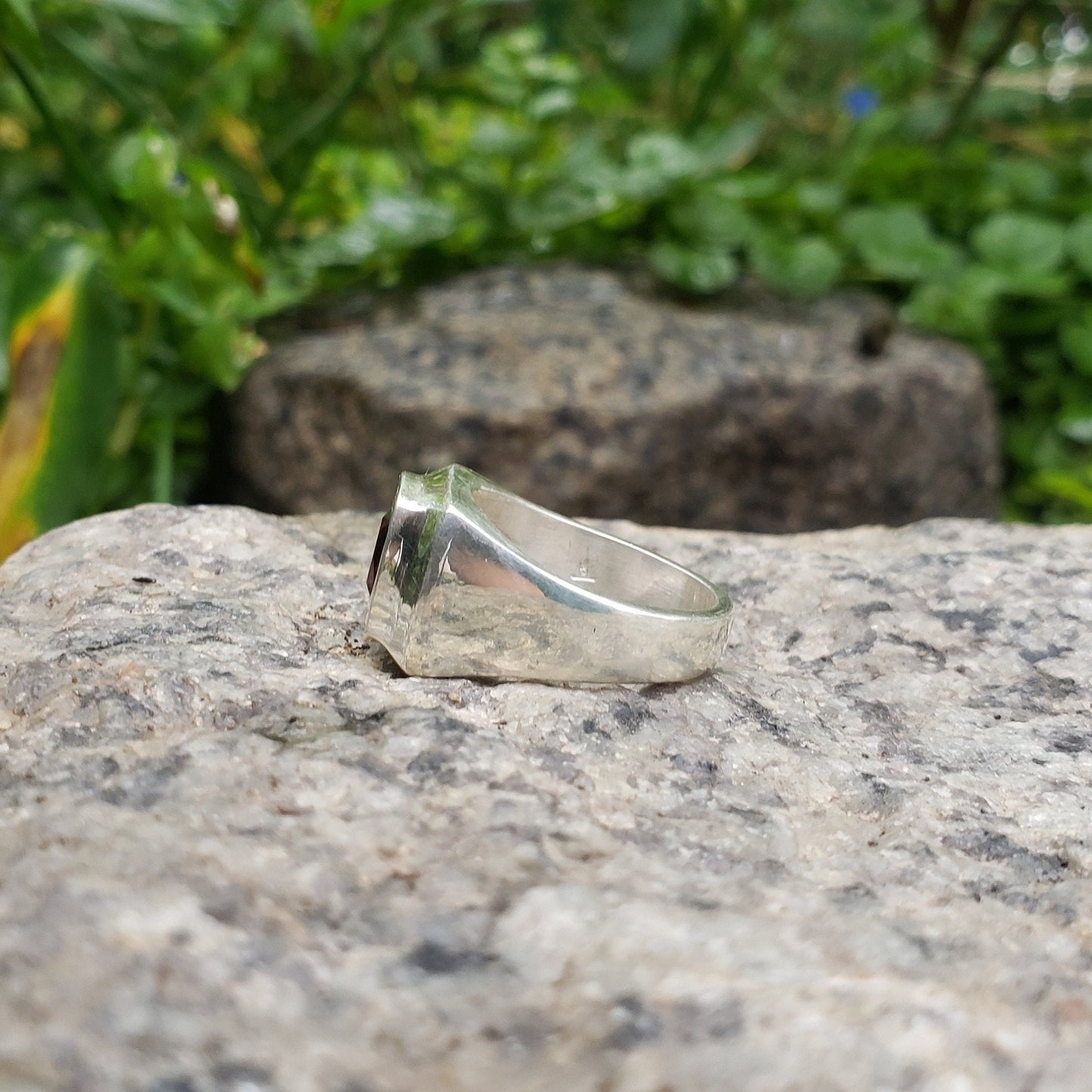 Pyrope ohm silver ring