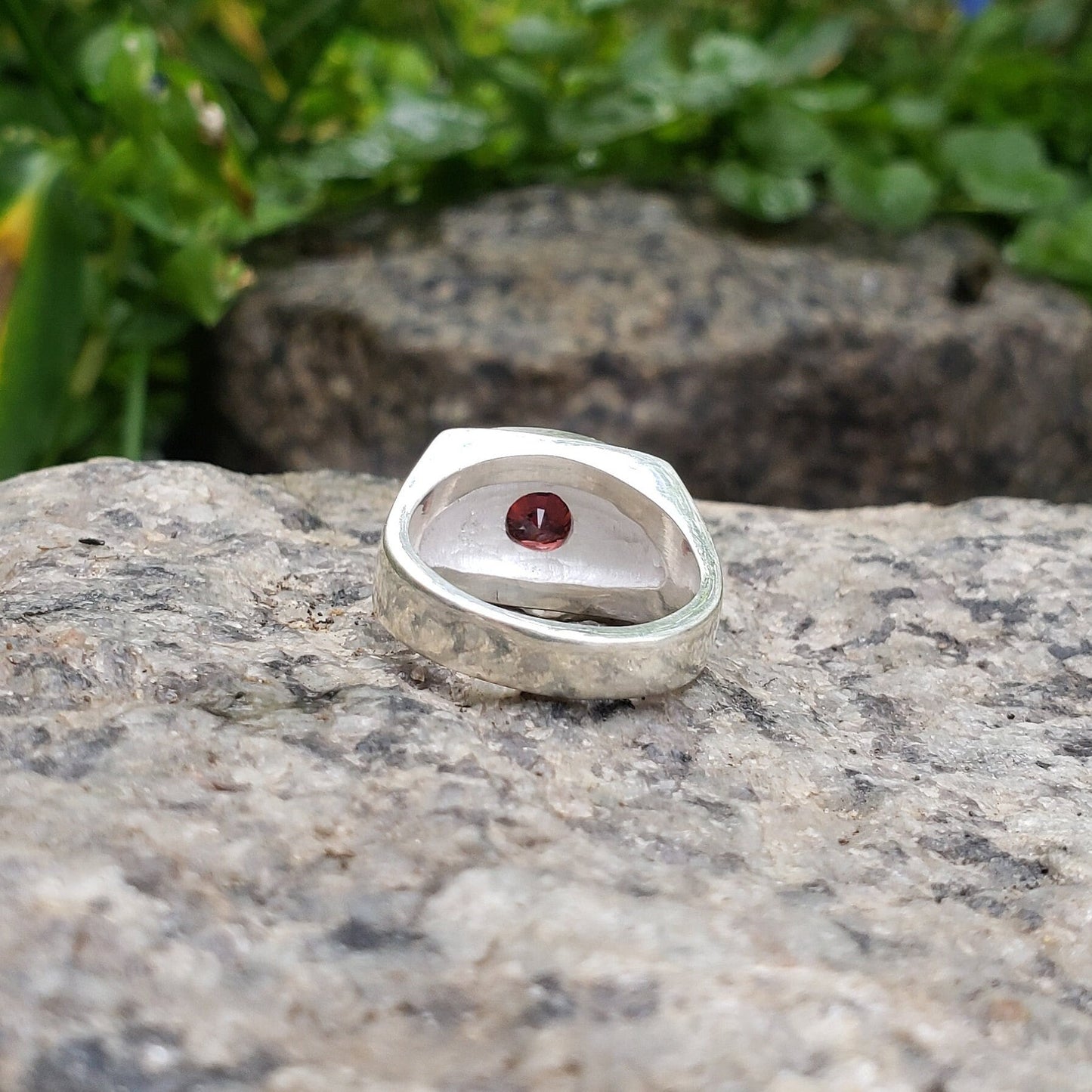 Pyrope ohm silver ring