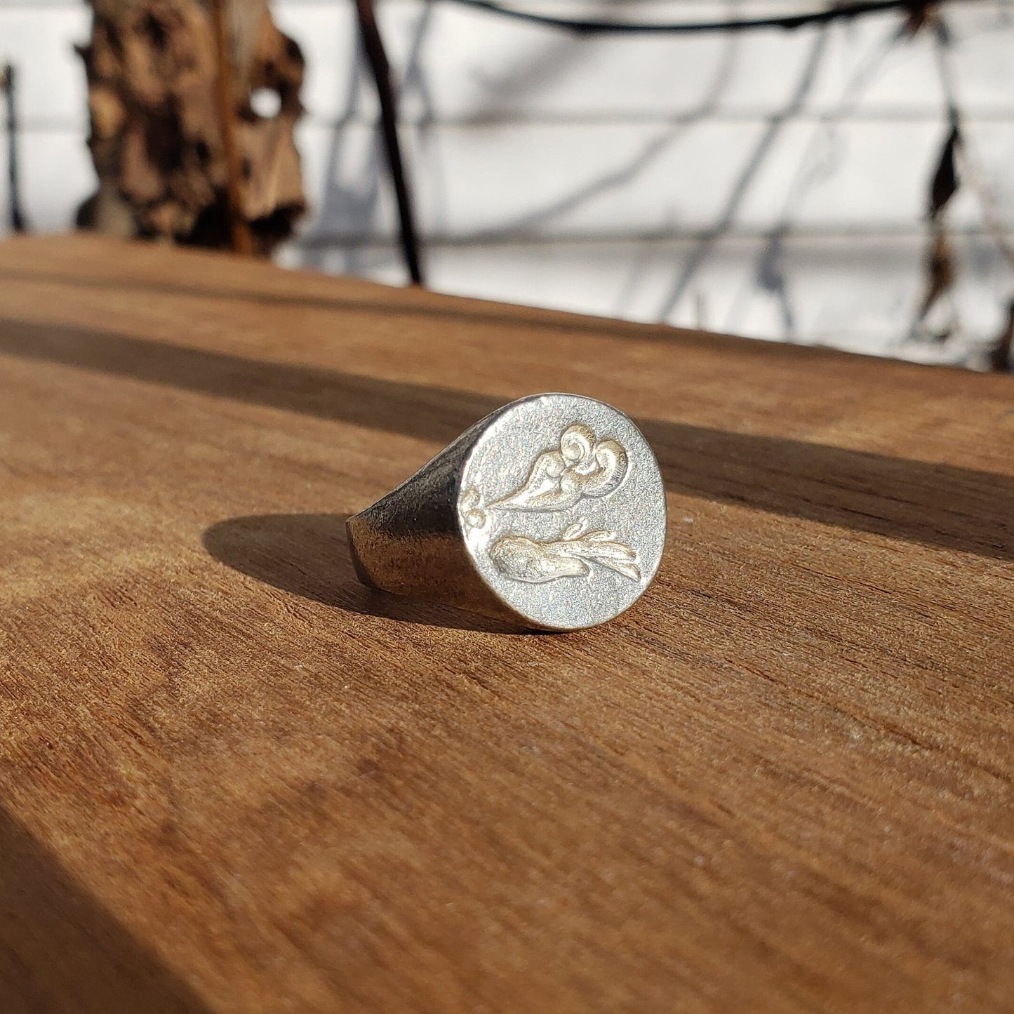 Blowing wax seal signet ring