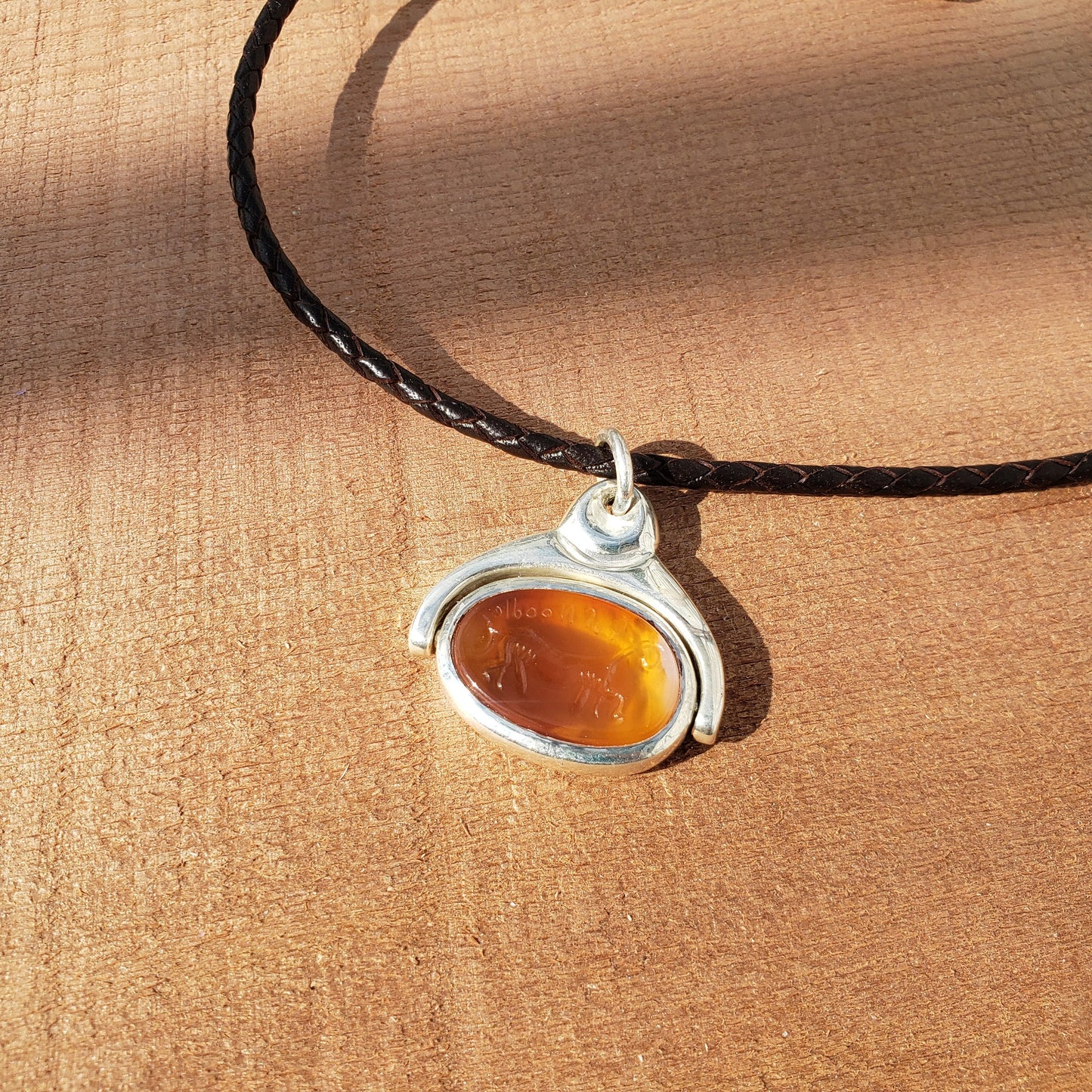 Carnelian fur noodle pendant