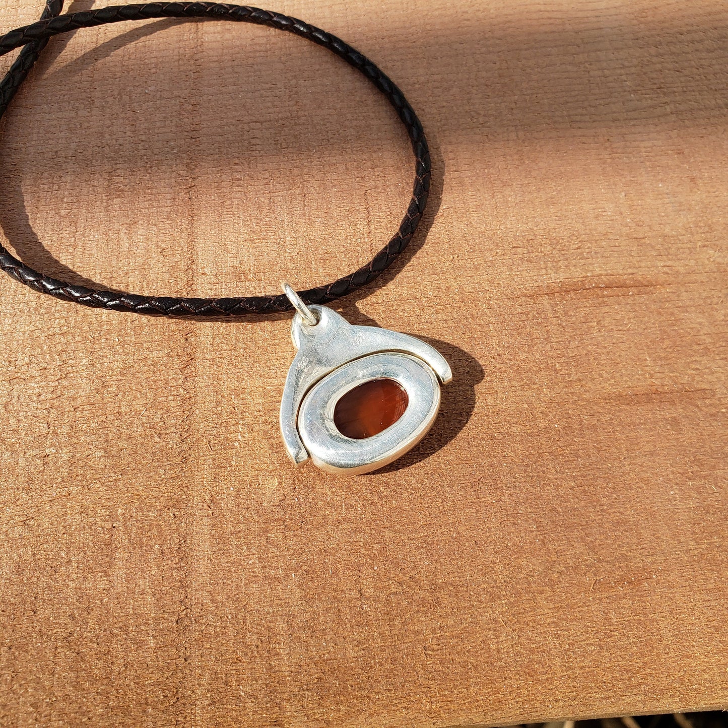 Carnelian fur noodle pendant