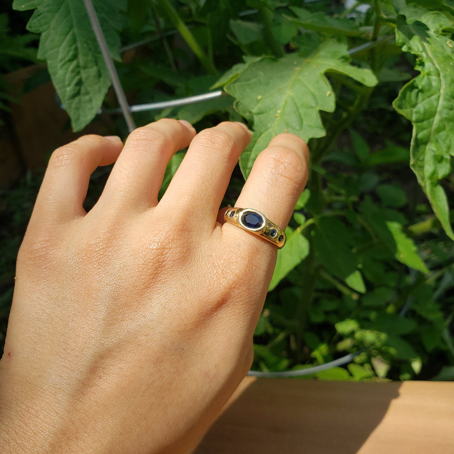 Sapphire 5 stone 18k gold ring