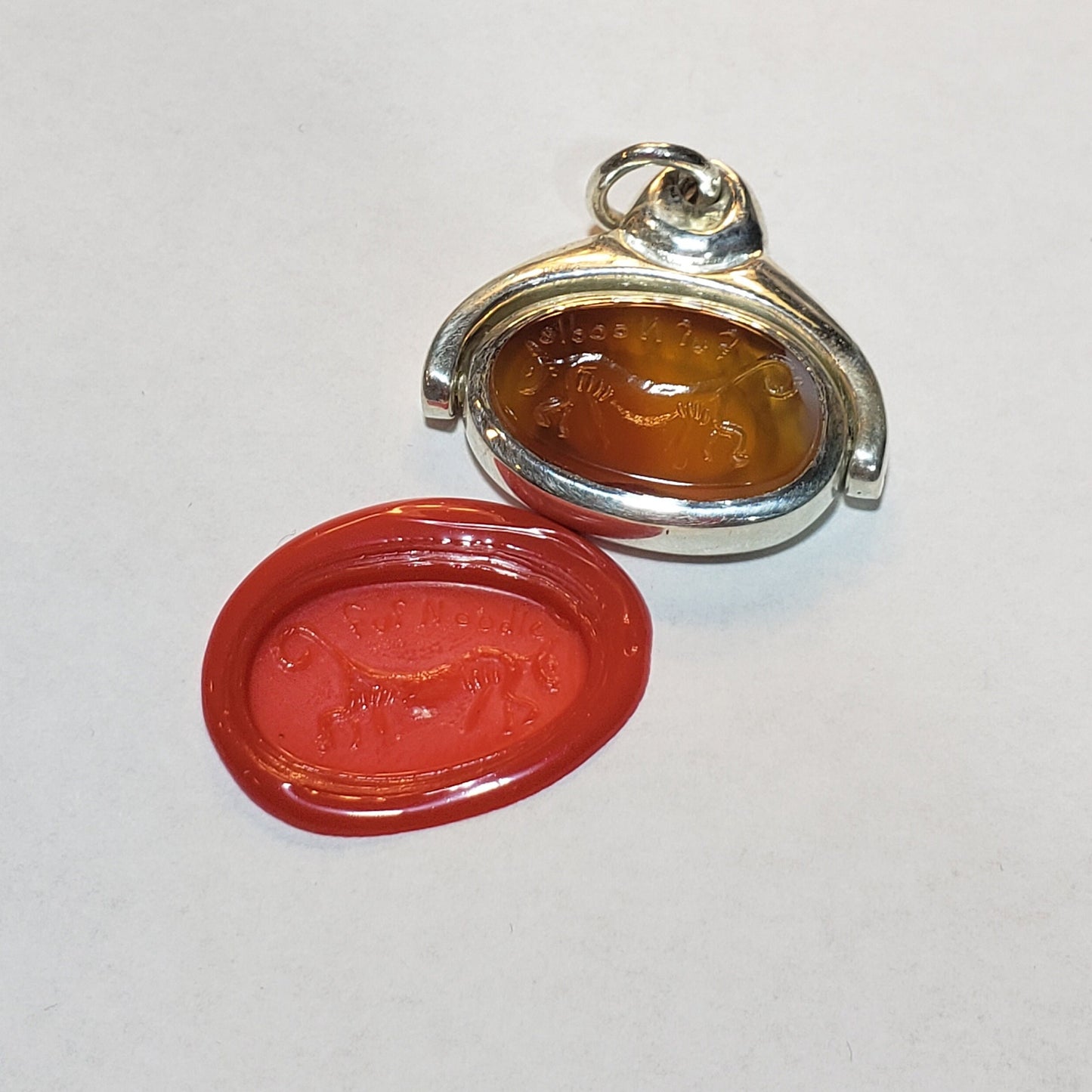 Carnelian fur noodle pendant