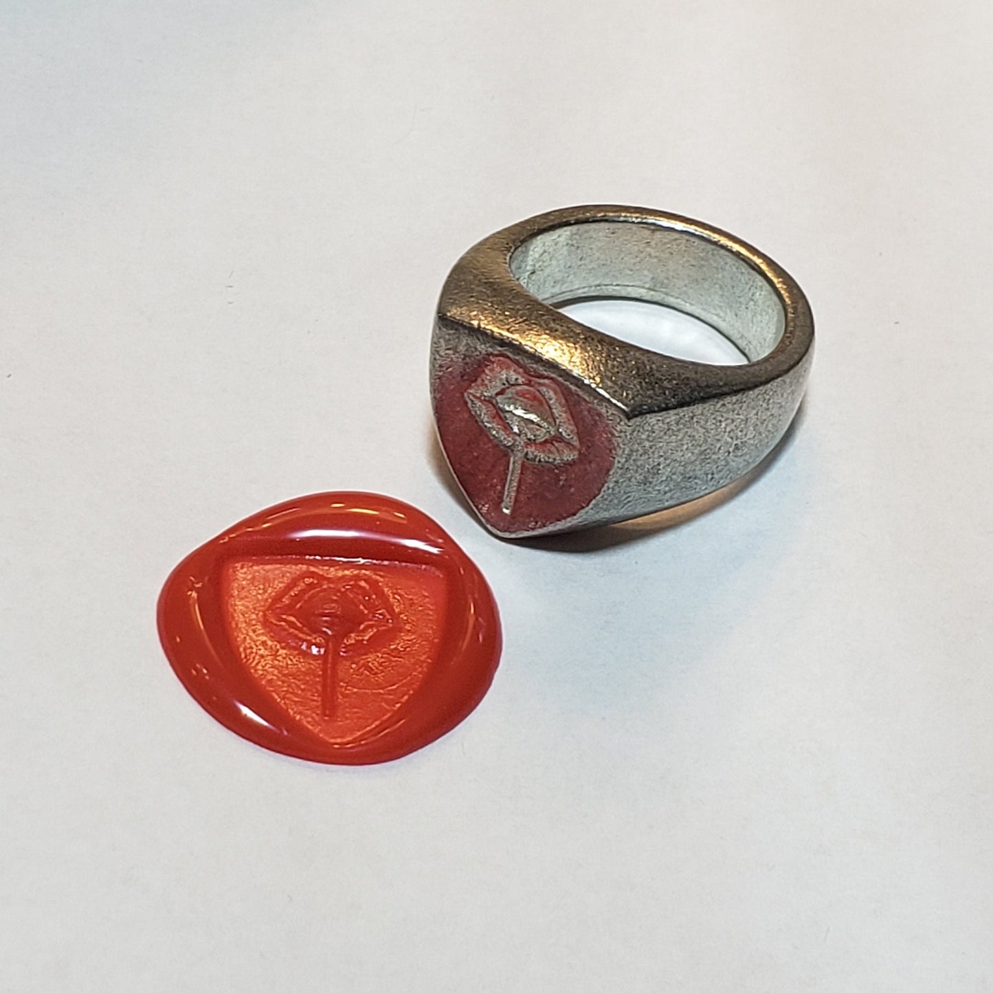 Lollypop kiss wax seal signet ring