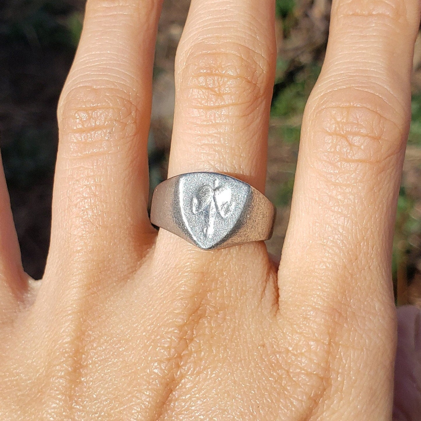 Bleeding heart flower wax seal signet ring