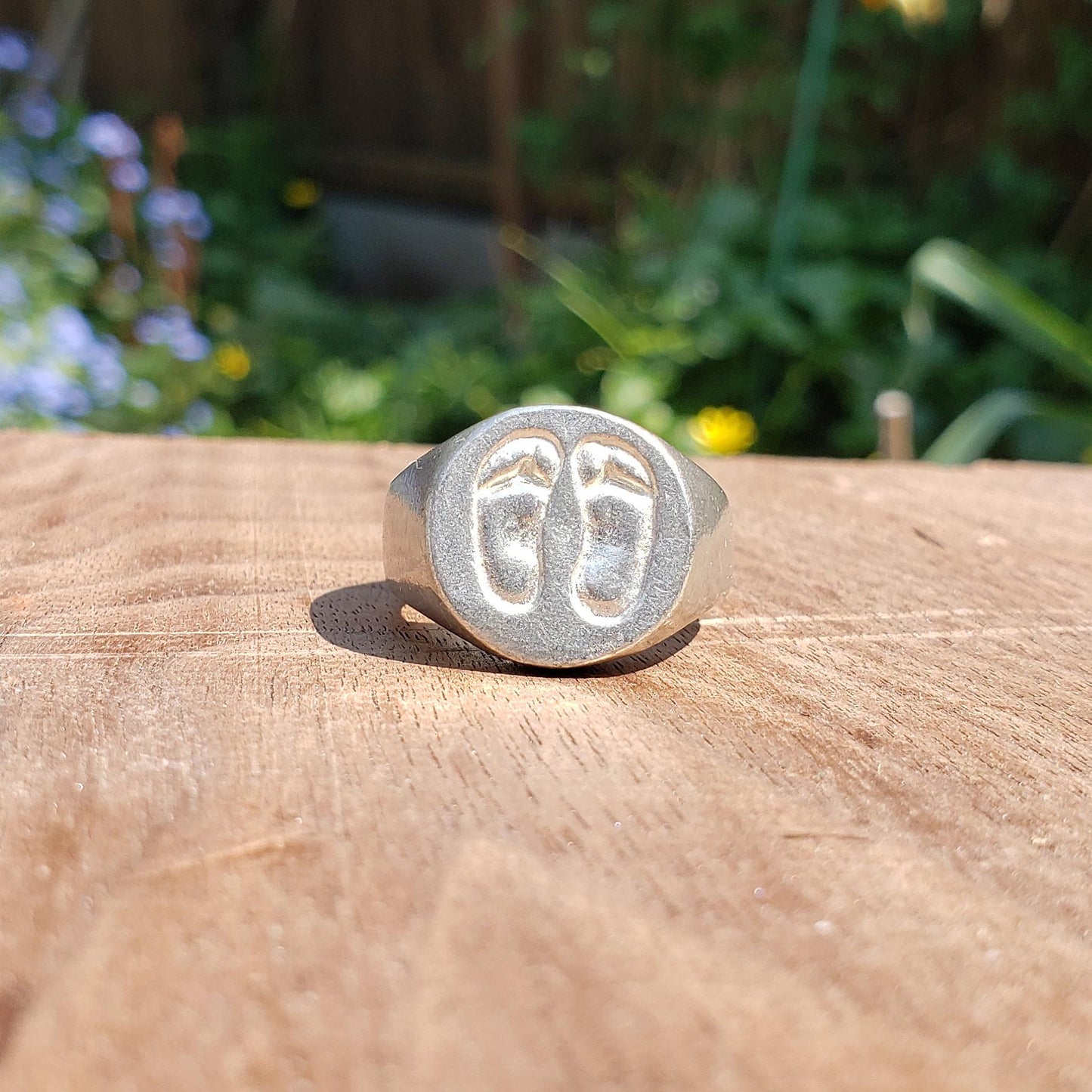 Sandals wax seal signet ring