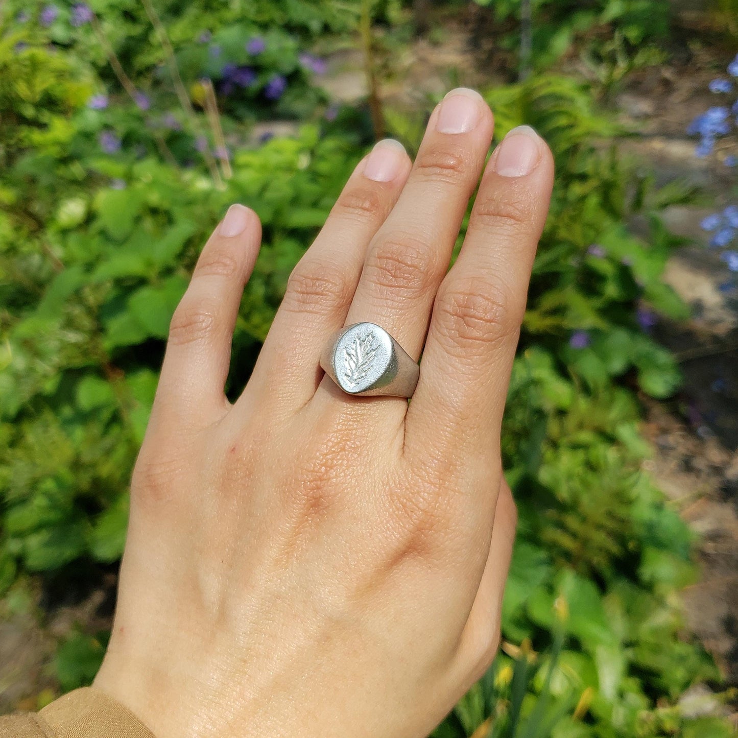 Mugwort leaf wax seal signet ring