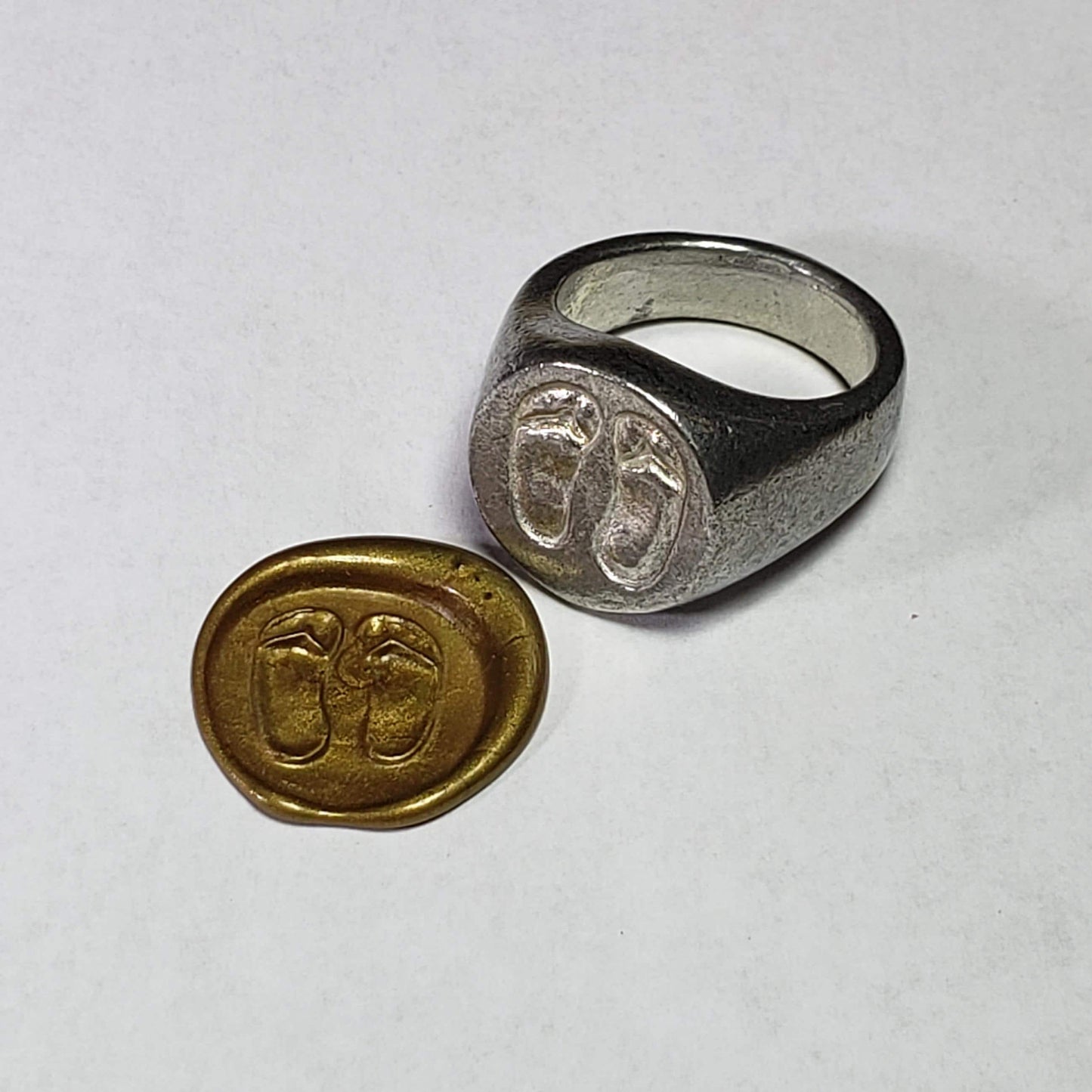 Sandals wax seal signet ring