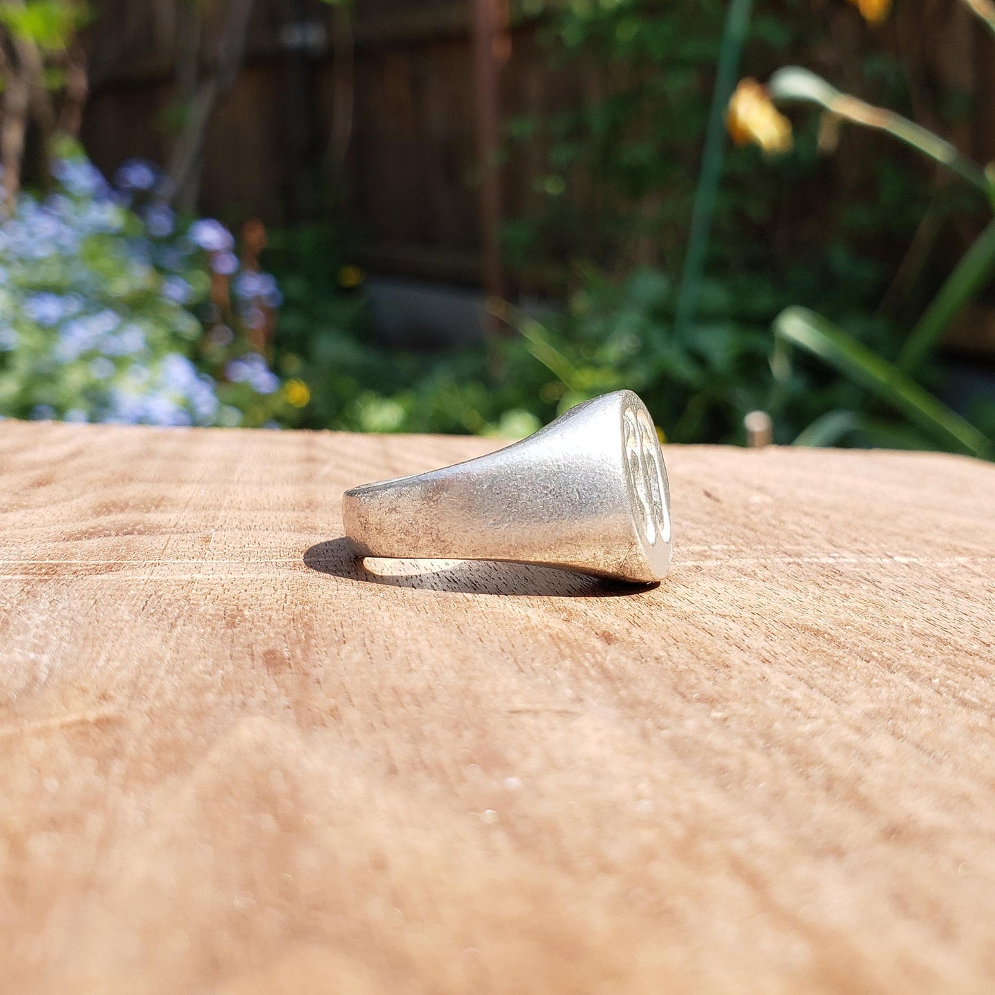 Sandals wax seal signet ring