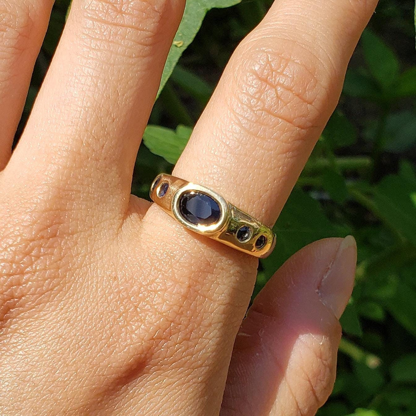 Sapphire 5 stone 18k gold ring