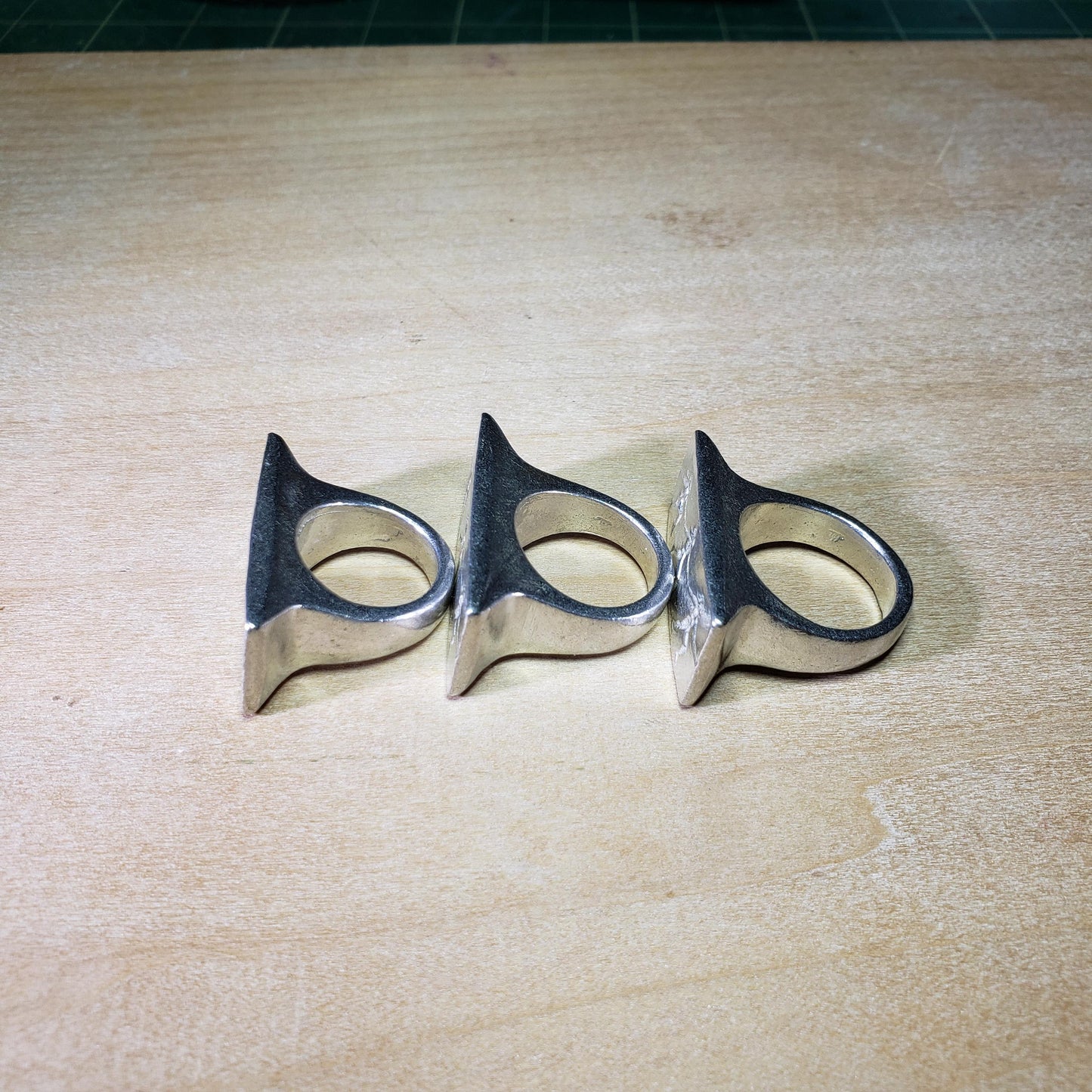 Dancing chain wax seal signet ring