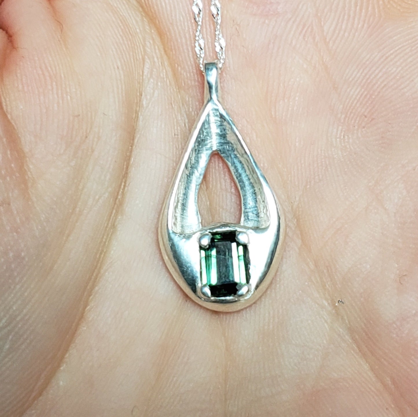 Green sapphire pendant